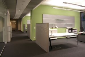 Flurbereich mit offenen Büroflächen