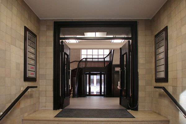 Eingangsbereich vor Halle